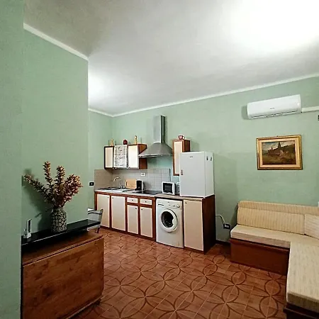 アパート Rombolino Guest House- Free Parking! リヴォルノ