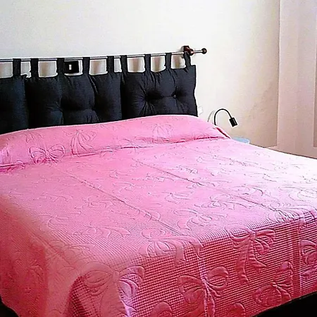 Rombolino Guest House- Free Parking! Daire